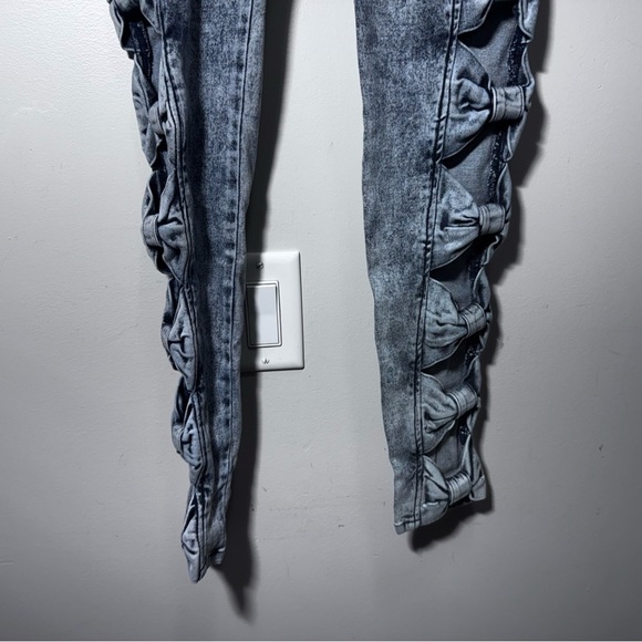 Von Dutch Vintage Acid Wash Ribbon Cut Out Jeans Size 26 100% Cotton - Picture 5 of 15